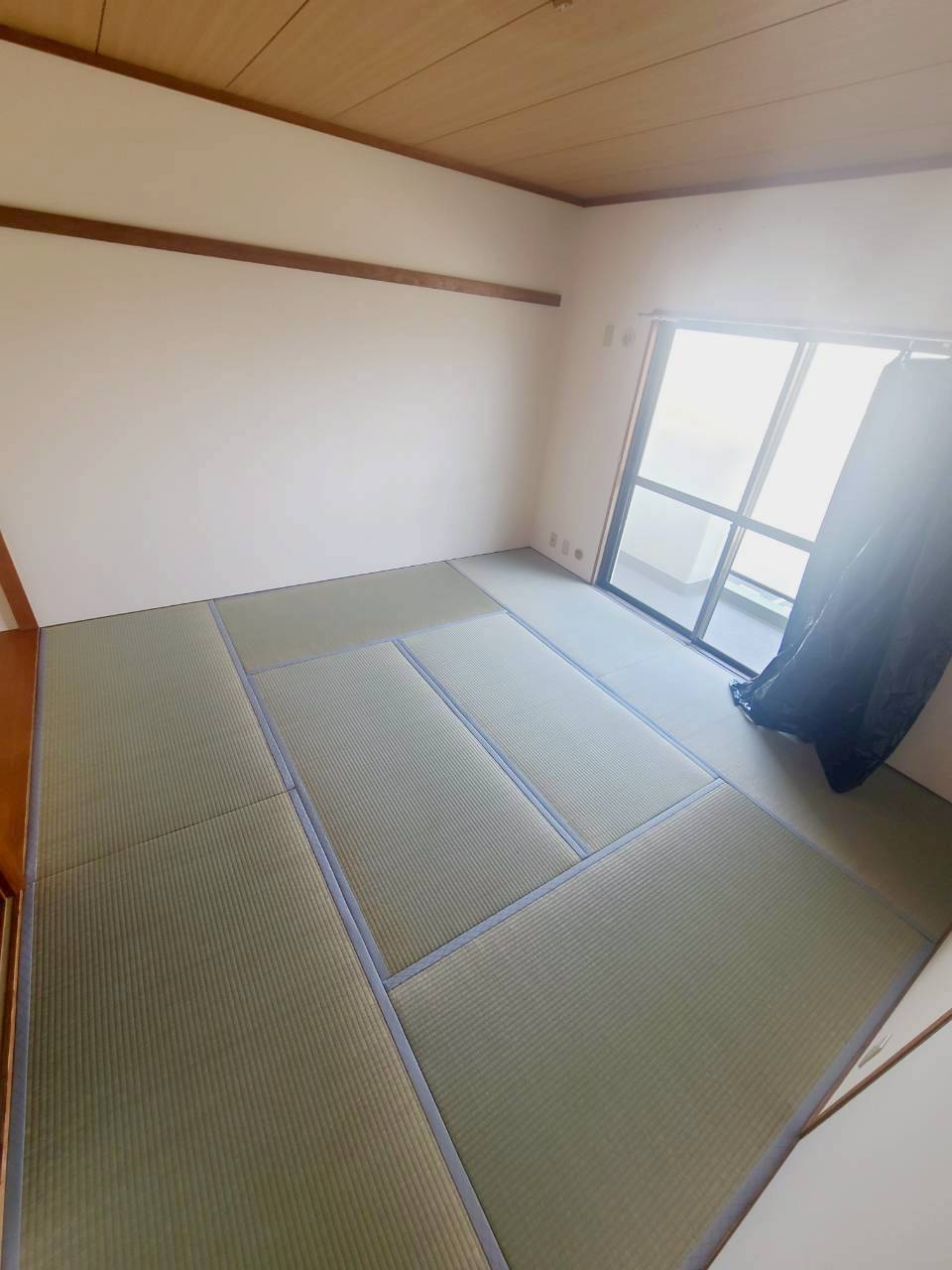 西宮市花園町の賃貸マンションの居間・リビング