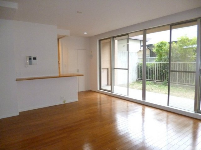 西宮市甲子園口４丁目の賃貸マンションの居間・リビング