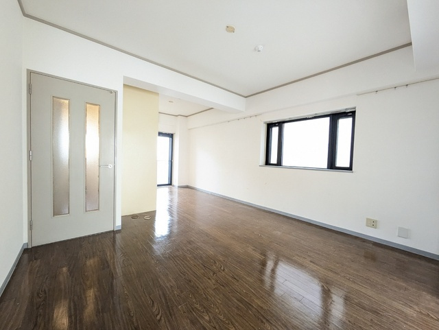 西宮市上大市４丁目の賃貸マンションの居間・リビング