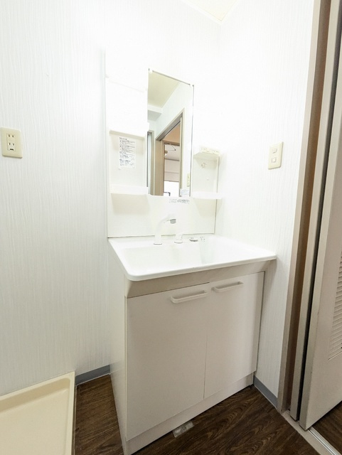 西宮市上大市４丁目の賃貸マンションの洗面所