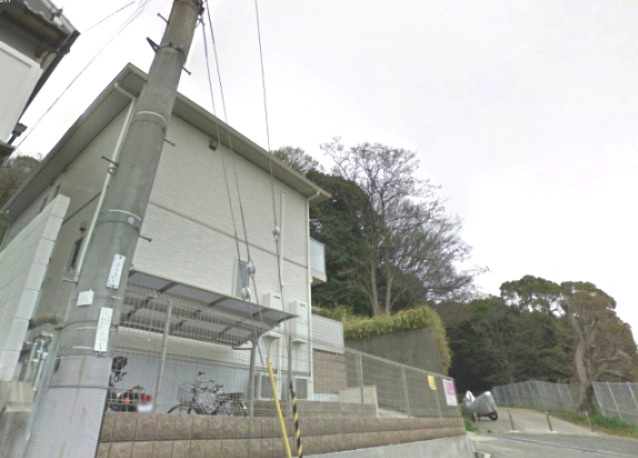 神戸市灘区城の下通１丁目のアパートの外観