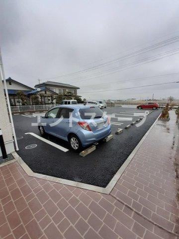 フリシュの駐車場|高崎、前橋のお部屋探しはエンドスケープまで！お客様の理想お聞かせ下さい♪