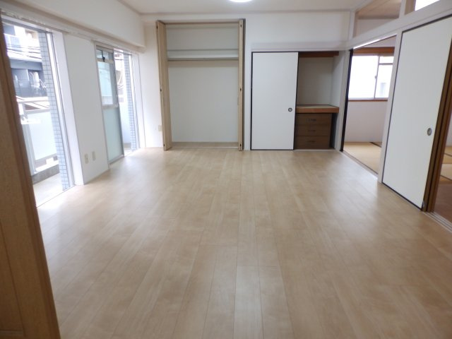神戸市灘区中原通２丁目の賃貸マンションの居間・リビング