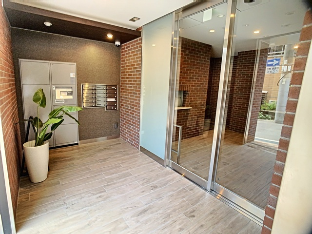 神戸市中央区中山手通７丁目の賃貸マンションのエントランス