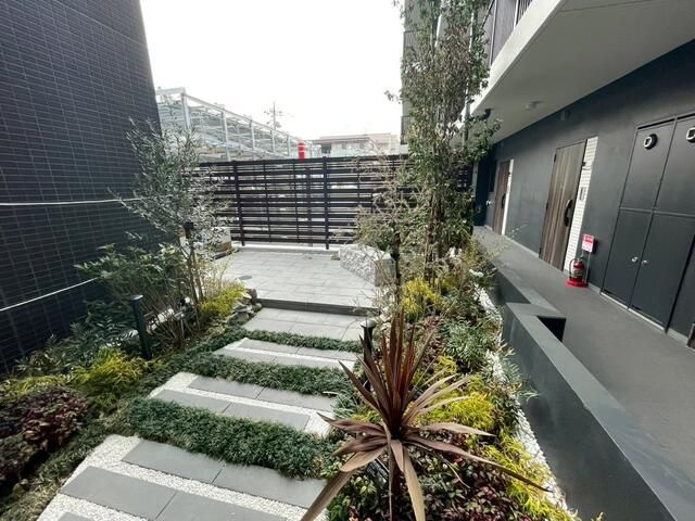 パレステージ横浜十日市場の庭