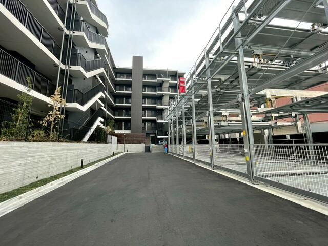 パレステージ横浜十日市場の駐車場