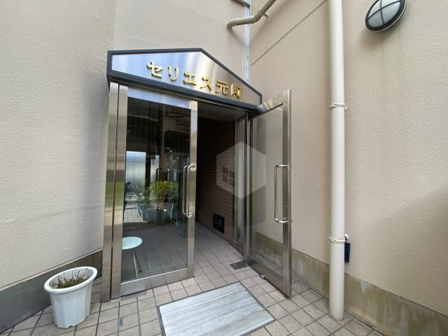 セリエス元町のエントランス