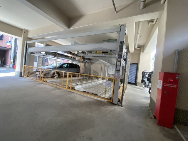 セリエス元町の駐車場