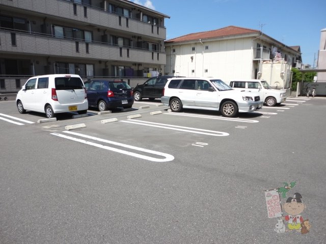 Ｃｏｍｏｄｏ　Ｇｉｏｎｅ　Ｂの駐車場