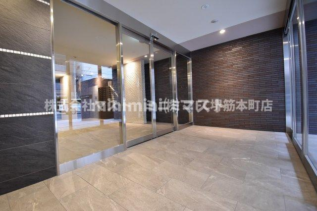 フォーリアライズ本町レクスのロビー