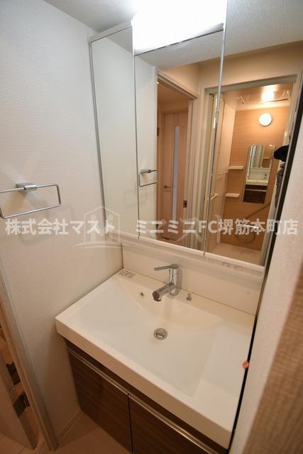フォーリアライズ本町レクスの洗面所