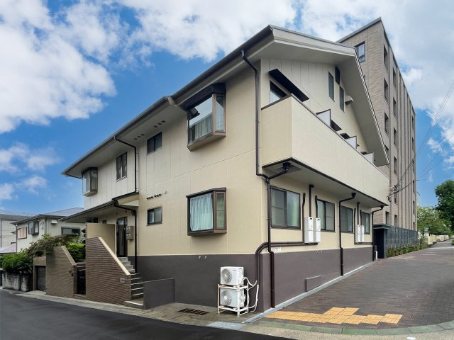 トレス岡本の外観