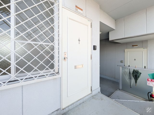 コスモハイツのその他|玄関前の共用廊下です
