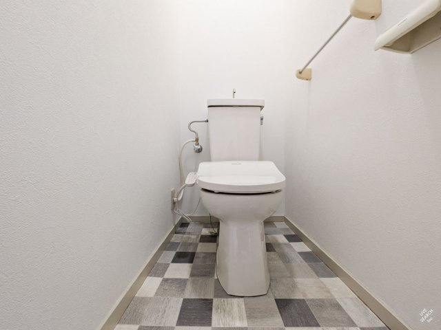 コスモハイツのトイレ|温水洗浄便座付きのトイレ、バス・トイレ別