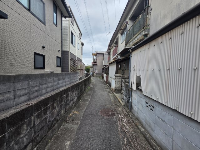 加古川町中津　中古戸建の前面道路含む現地写真|前面道路含む現地写真です