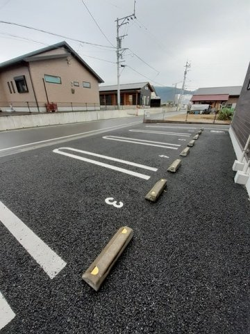 シュティル華の駐車場|駐車場があります