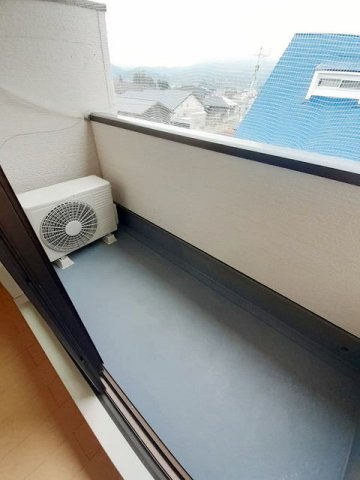 シュティル華のバルコニー|外からの目が気にならないバルコニーで洗濯物が干せます