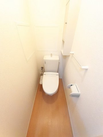 シュティル華のトイレ|落ち着いた色調のトイレです