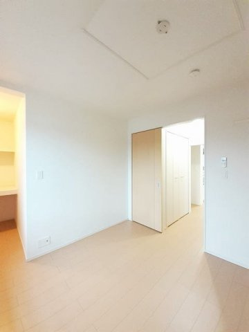 シュティル華の内装|明るい室内です
