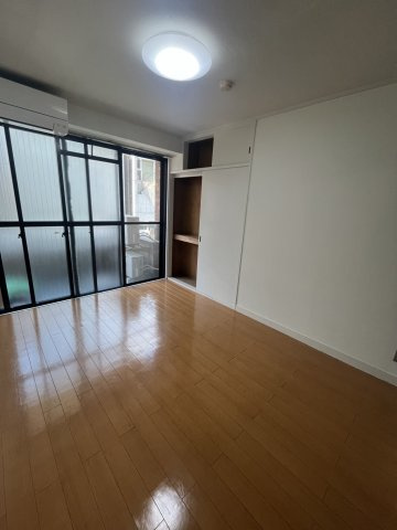 麻布十番ハイツの居間・リビング