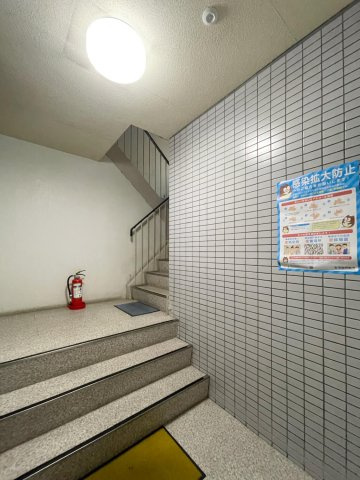西尾ビルのロビー