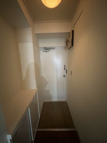 麻布十番ハイツの玄関