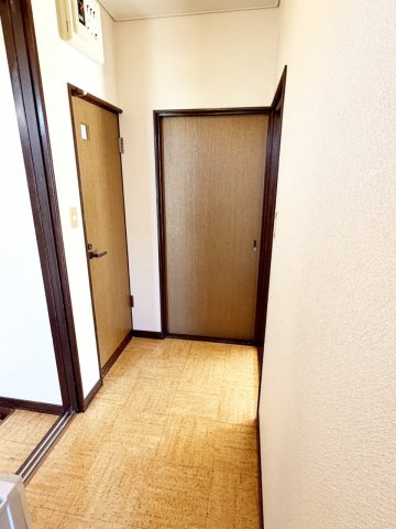 手稲区前田6-6　角地一戸建の玄関|玄関ホールも広々しています♪