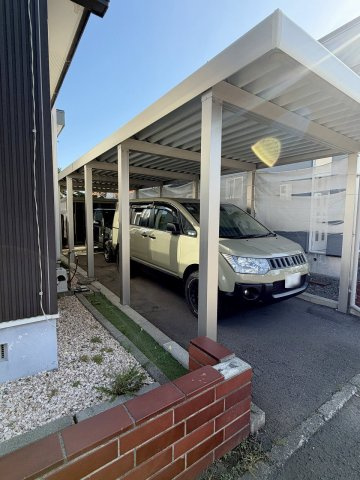 手稲区前田6-6　角地一戸建の駐車場|縦長２台分カーポート付き♪