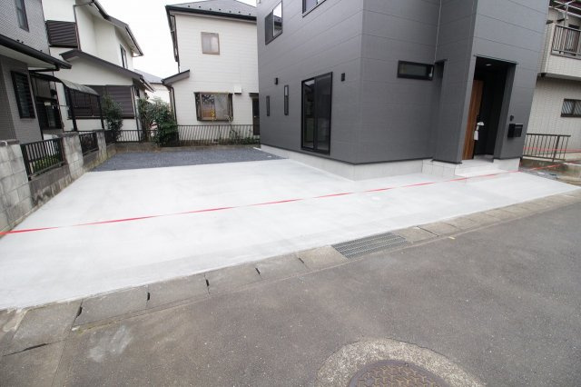牛久市神谷2丁目新築戸建の駐車場