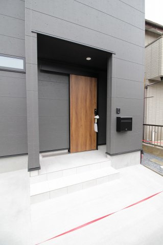 牛久市神谷2丁目新築戸建のエントランス