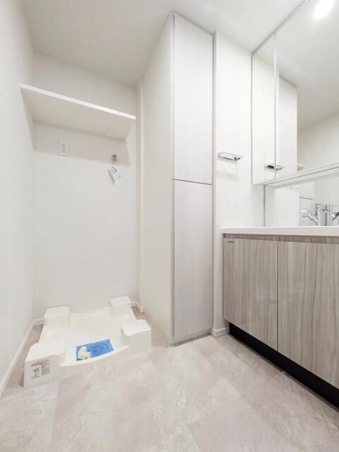 ＡＬＴＥＲＮＡ三軒茶屋の洗面所|ゆったりとスペースのある洗面所