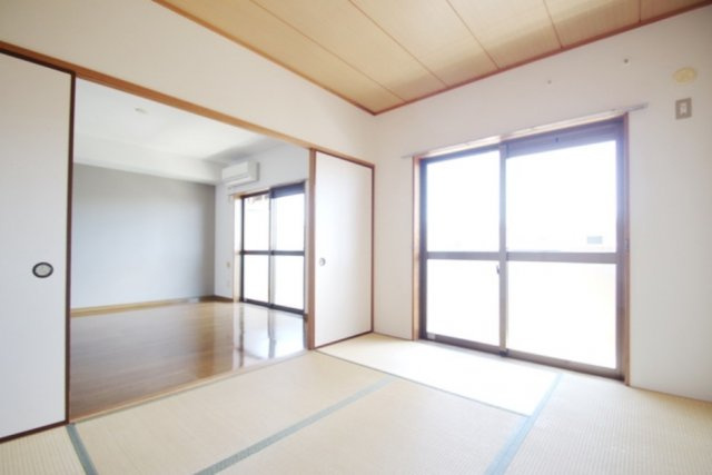 川崎市麻生区千代ケ丘３丁目の賃貸マンションの和室