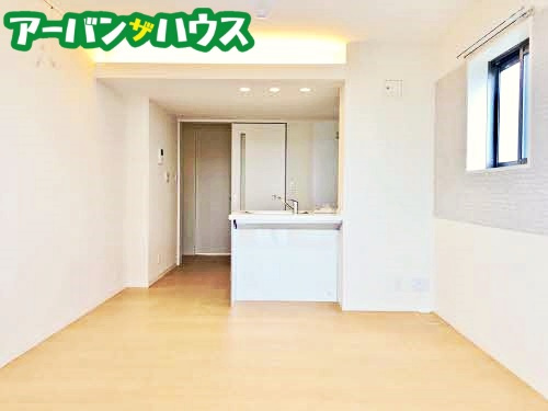 グランマスト今 B棟の居間・リビング