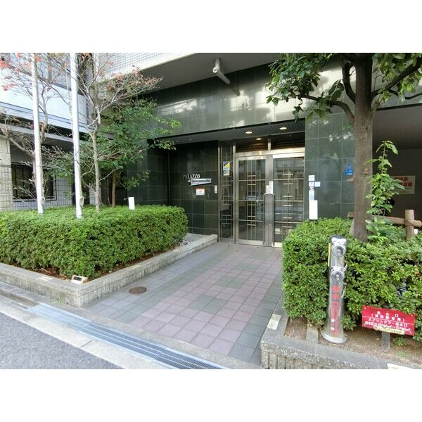 パラッツオディ上本町のエントランス