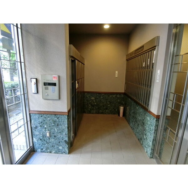 パラッツオディ上本町のロビー
