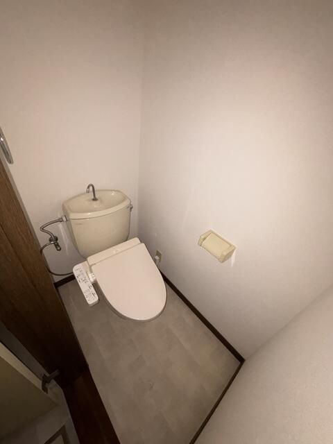 ハウスハナミズキのトイレ|落ち着いたトイレです