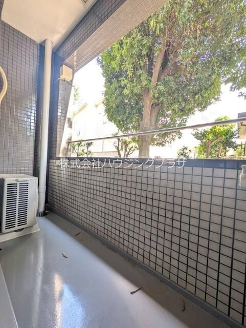 ティブロンコートのバルコニー|暖かな日差しのふりそそぐバルコニー