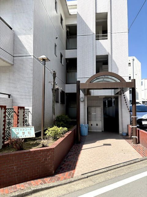 ロイヤルコーポアサヒのエントランス|落ち着いたエントランスです