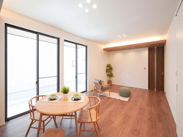 新築戸建て・仲介手数料半額）津島市埋田町Ⅱ④D棟の居間・リビング