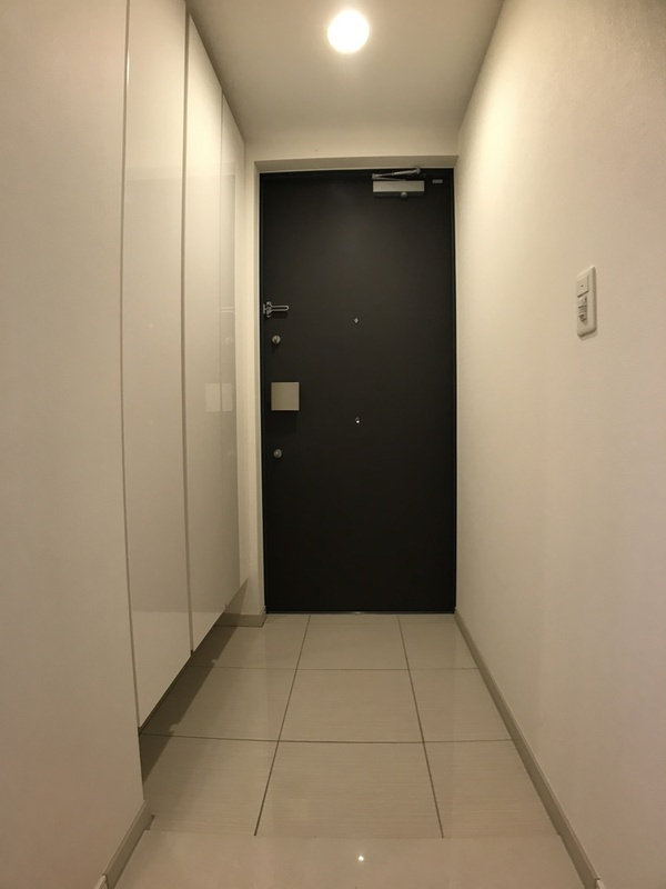 ロジュマンタワー梅田の玄関