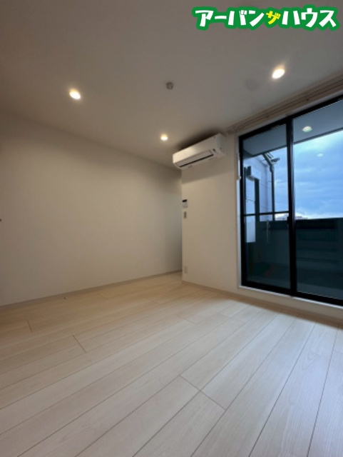 ADC高島駅南gleeの居間・リビング