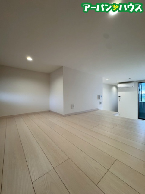 ADC高島駅南gleeの洋室