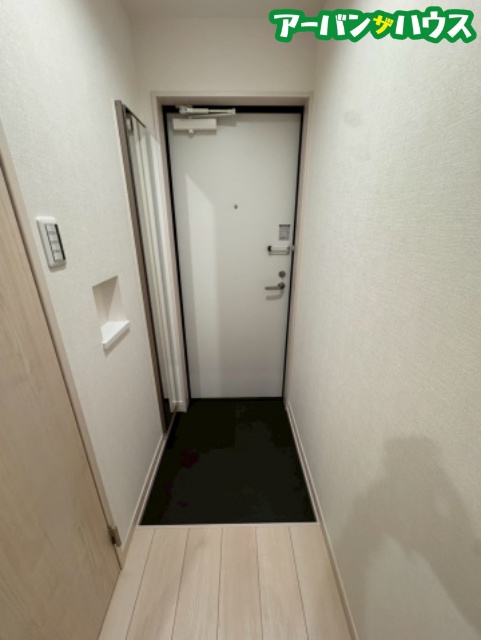 ADC高島駅南gleeの玄関