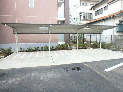 屋根付き駐輪場です♪