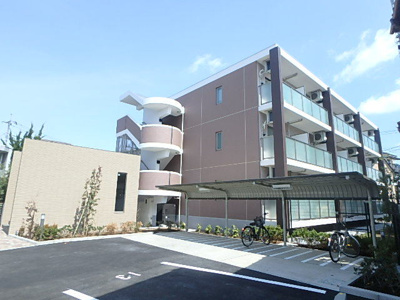 鉄筋コンクリート造のオートロックマンション。都市ガス使用。