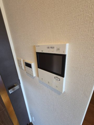 【防犯設備】 | エイリックスタイル藤崎南コートプレイス | テレビモニター付きインターホンなので安心ですね♪
