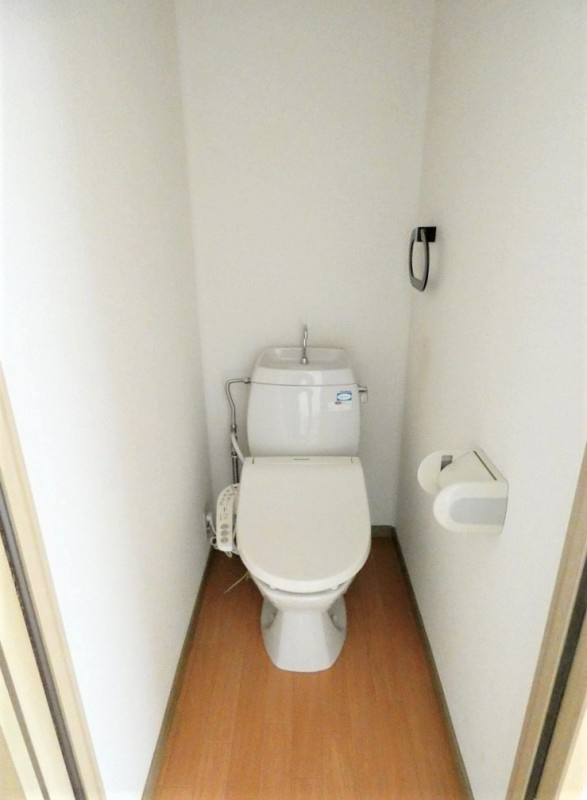 フラット代々木のトイレ|コンパクトで使いやすいトイレです