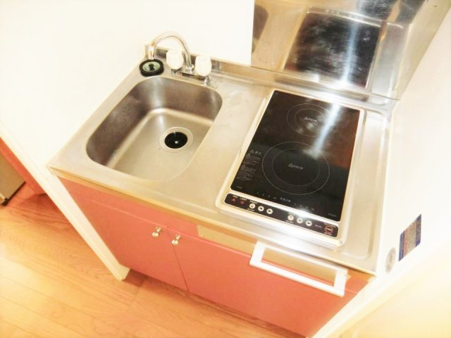 【キッチン】 | レオパレスＳＡＫＡＢＥ　Ⅰ | 同タイプ物件の為、形状や間取寸法、色調等が実際とは異なります