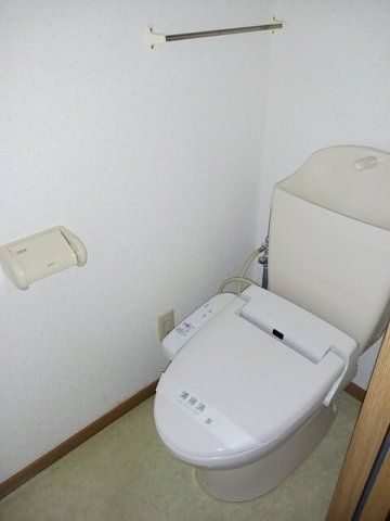 ニューシティキャットパートⅠのトイレ|ゆったりとした空間のトイレです