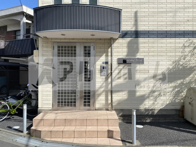 サンドレンスコートのエントランス